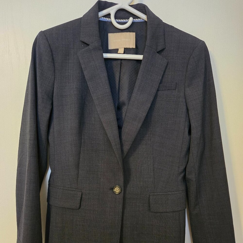 ✨ Banana Republic Charcoal Gray Wool Blend Blazer - Size 4 ✨